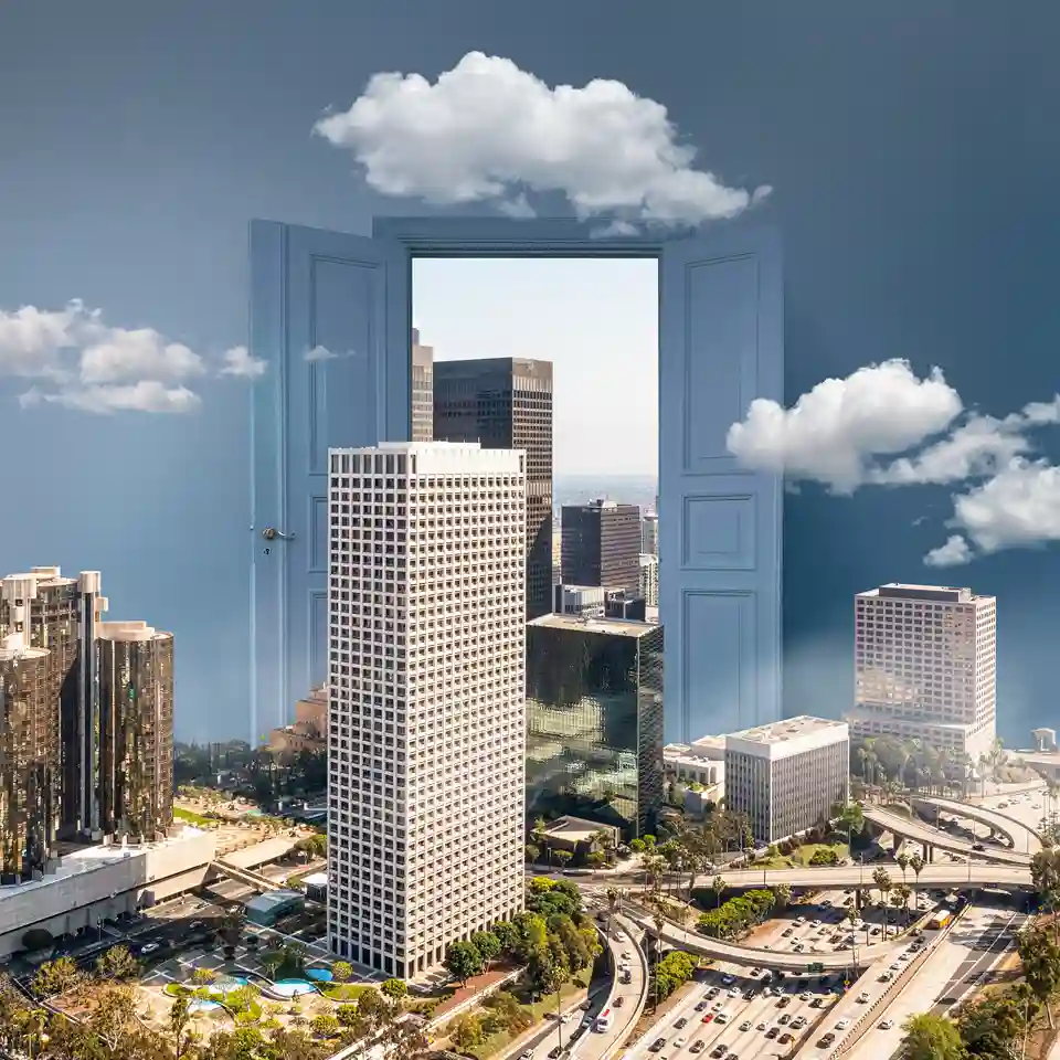 ouverture de porte revelant la belle ville 1 11zon